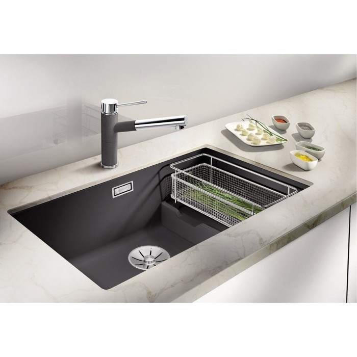 Blanco SUBLINE 700-U Level sink installed under the countertop