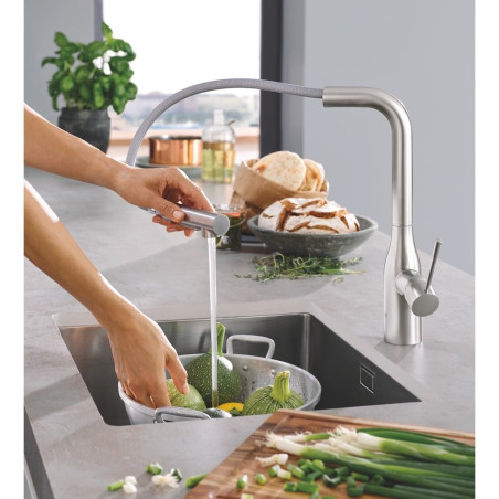 Sissetõmmatava voolikuga Kitchennis (valamu) segisti GROHE Essence, 30504DC0